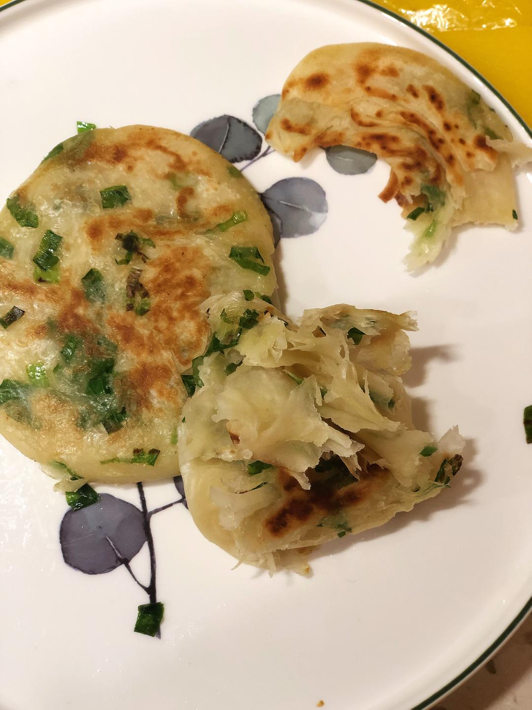 饺子皮版葱油饼的做法