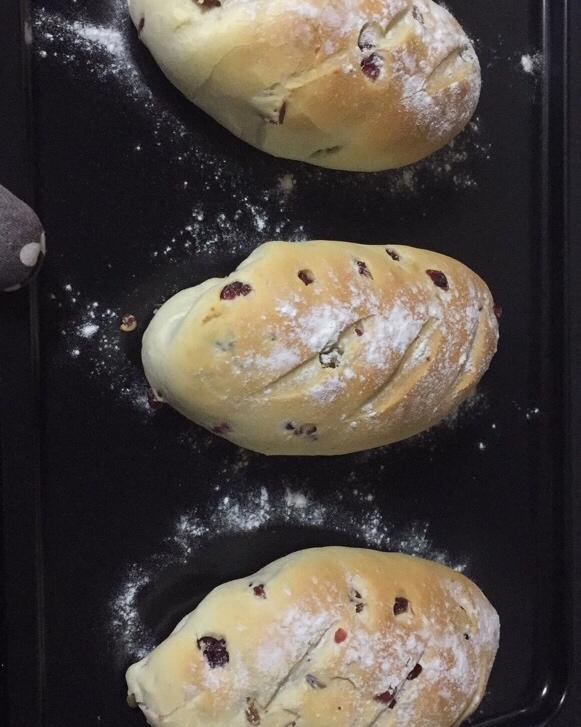 奶酪馅儿蔓越莓面包