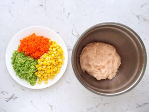 减脂鸡胸肉时蔬饼‼️巨简单超好吃的做法 步骤4