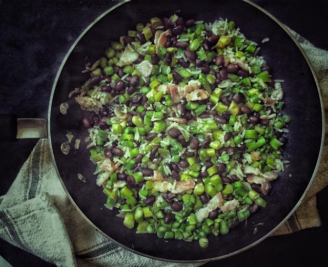 【在美味中减脂增肌】培根芦笋黑豆糙米饭的做法