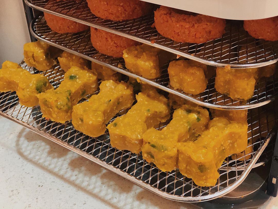 宠物狗零食胡萝卜鸡胸肉饼干（南瓜紫薯同做法）