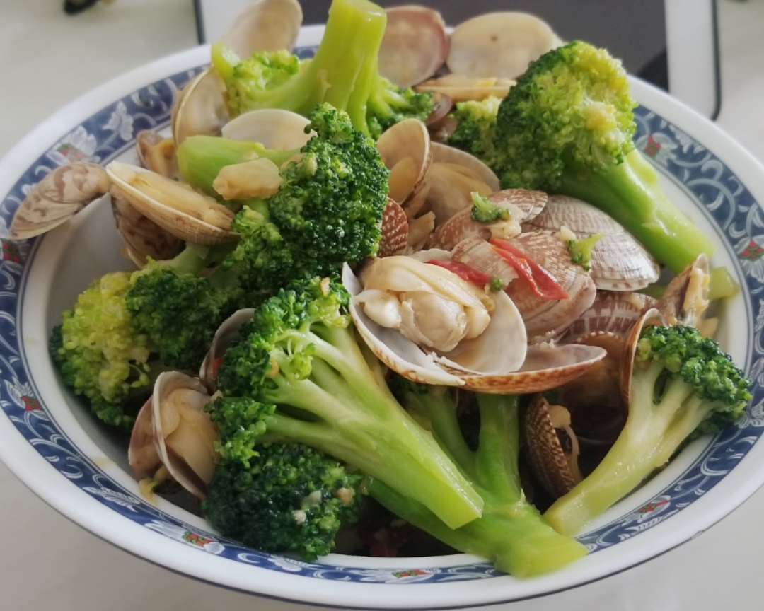 《昨日的美食家》蛤蜊炒西蓝花的做法 步骤5