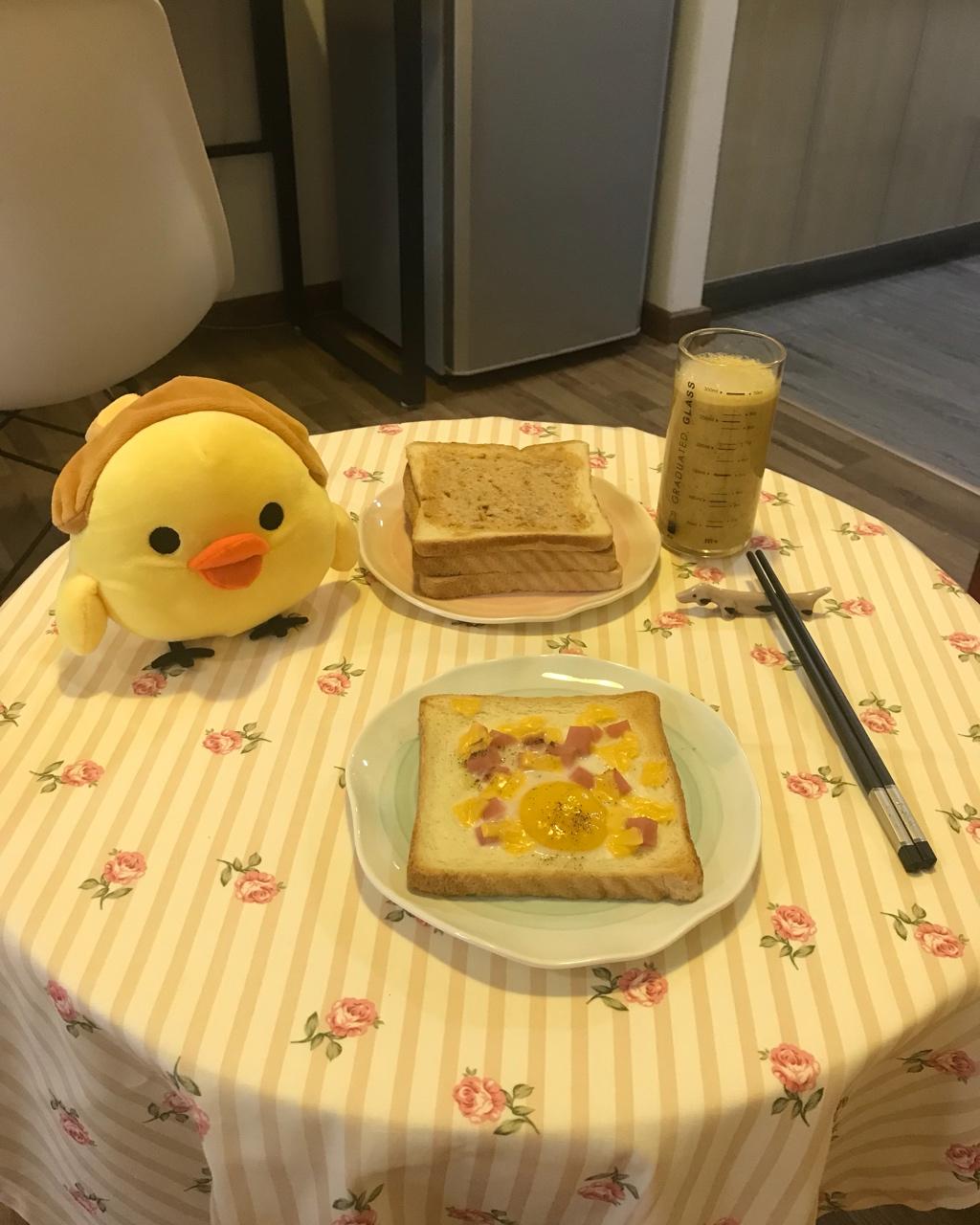 鸡蛋火腿烤吐司