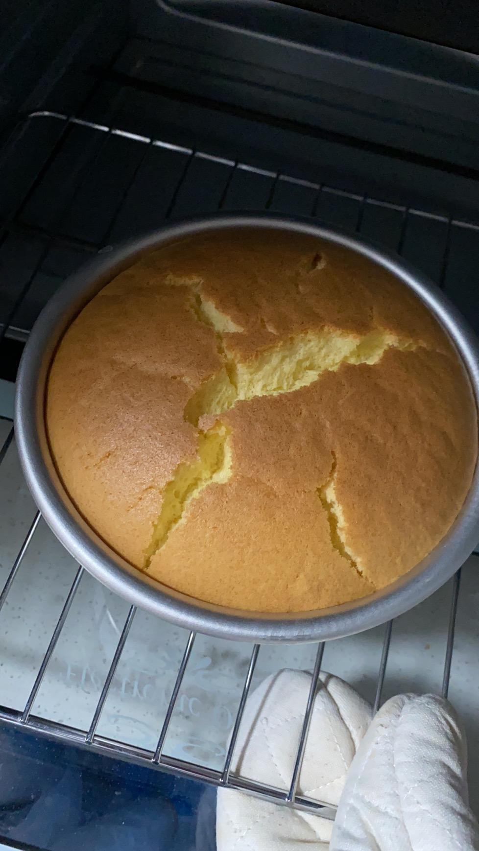 6寸基础版戚风蛋糕胚（附上我做的黄金果生日蛋糕）