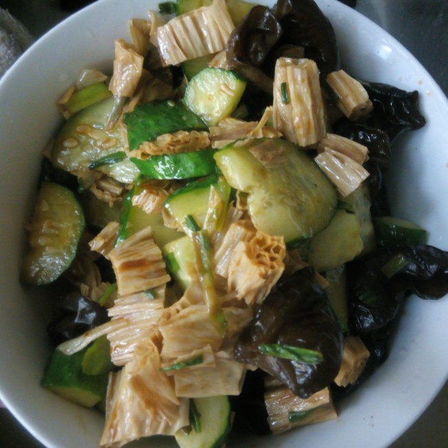 腐竹木耳黄瓜炒