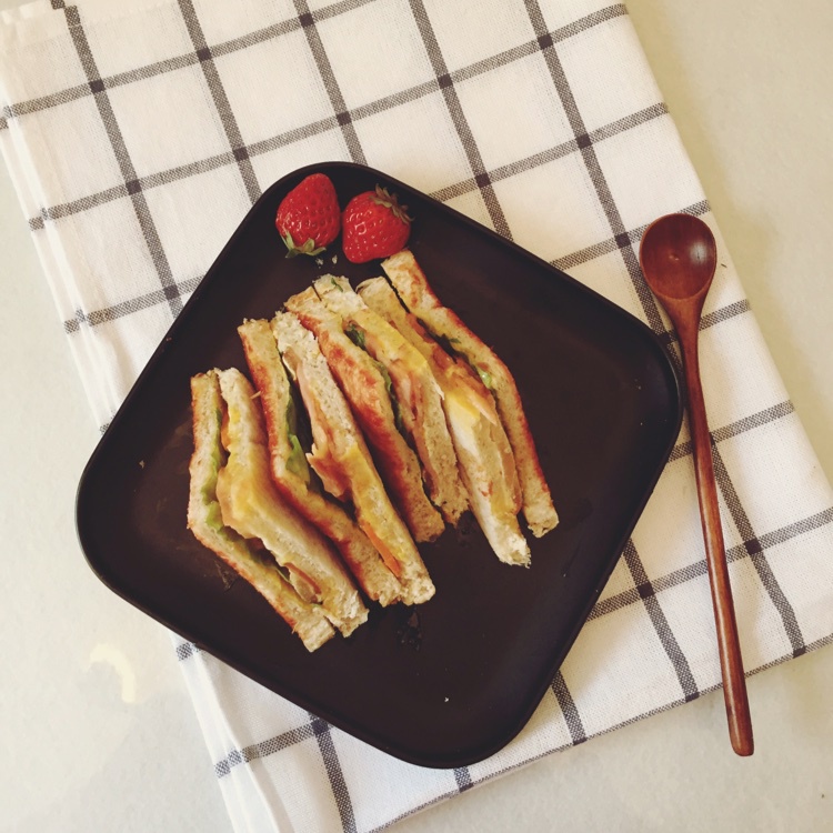 【1分钟鸡蛋三明治】微波懒人早餐