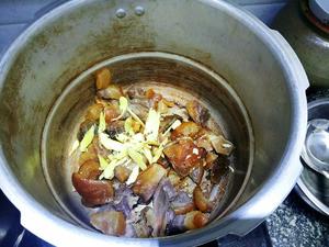 腊肉猪脚豆腐绿豆汤的做法 步骤3