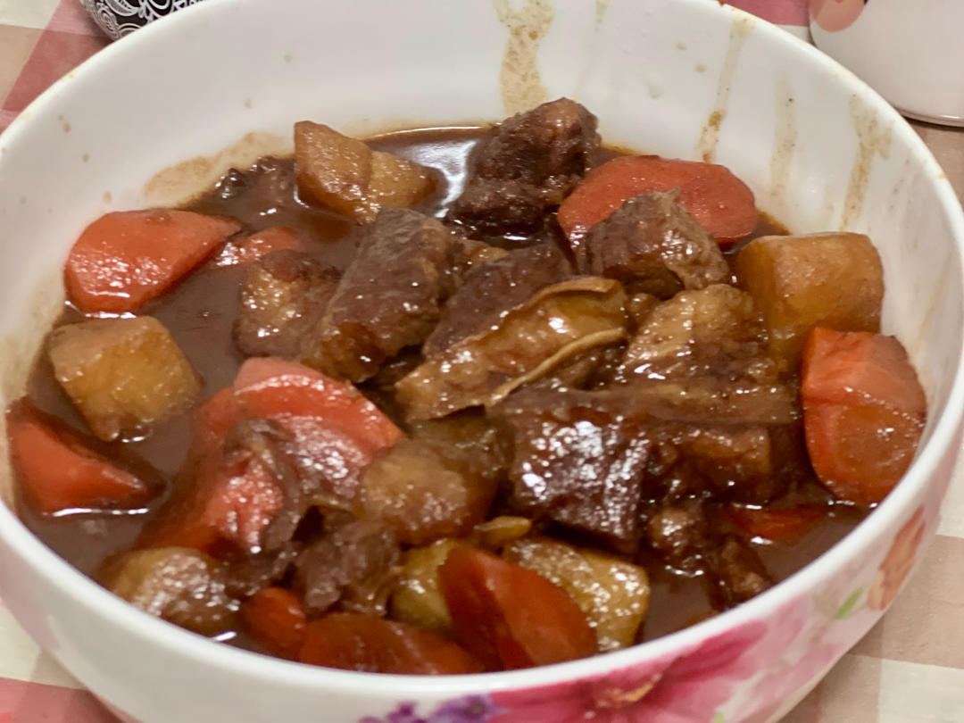 小土豆烧牛肉，红烧牛腩，好吃到舔盘