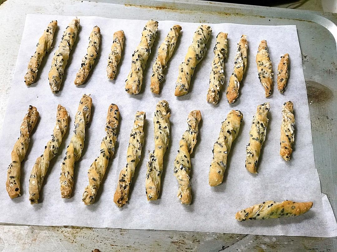 椒盐芝麻咸饼干棒