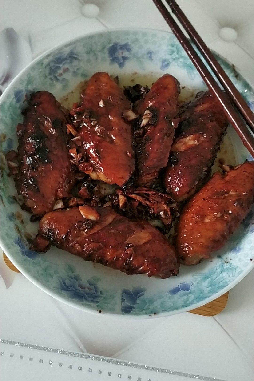 蒜香蚝油鸡翅中