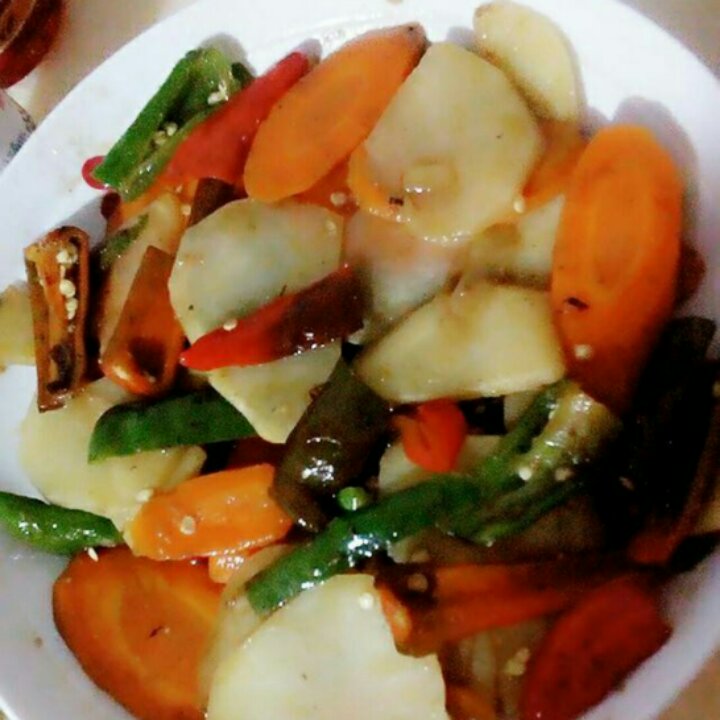 青椒炒土豆胡萝卜片