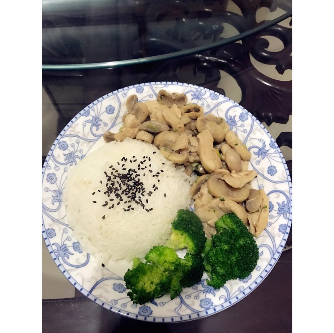 鸡胸肉蘑菇盖饭