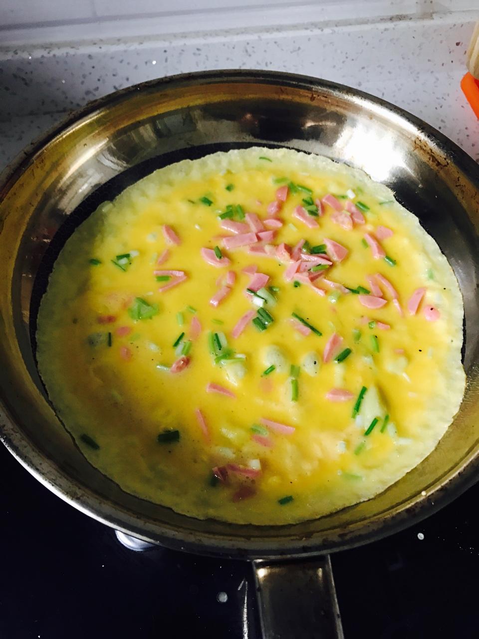 火腿肠葱花鸡蛋饼