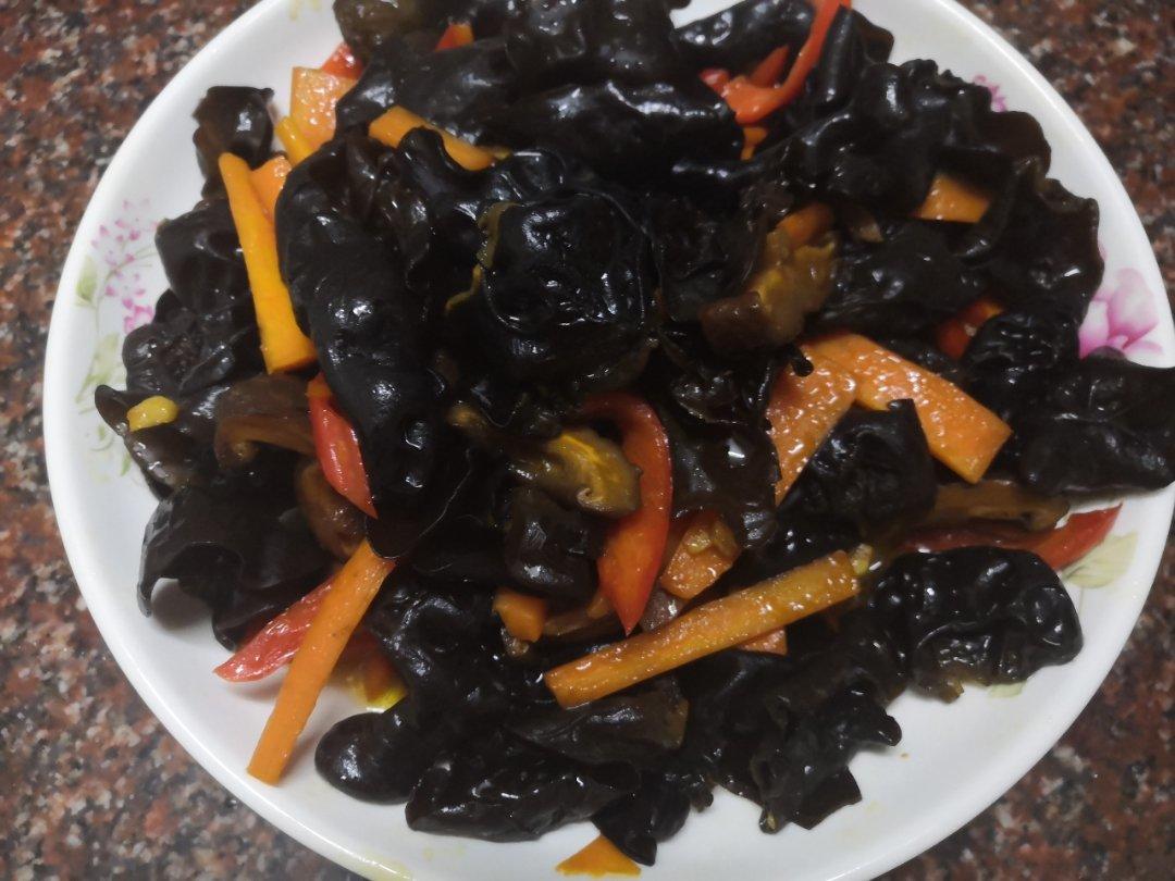 胡萝卜香菇炒木耳