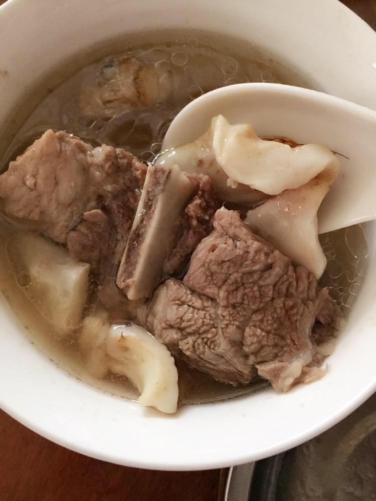 吃个饭不容易做的花胶炖排骨汤