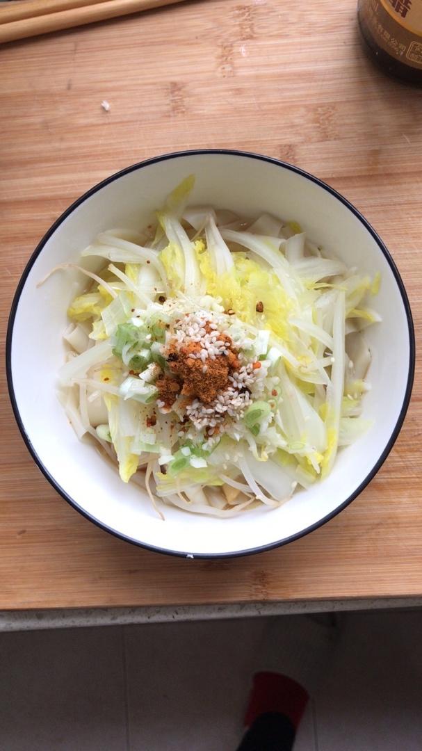 十分钟就能吃上的超简单油泼面