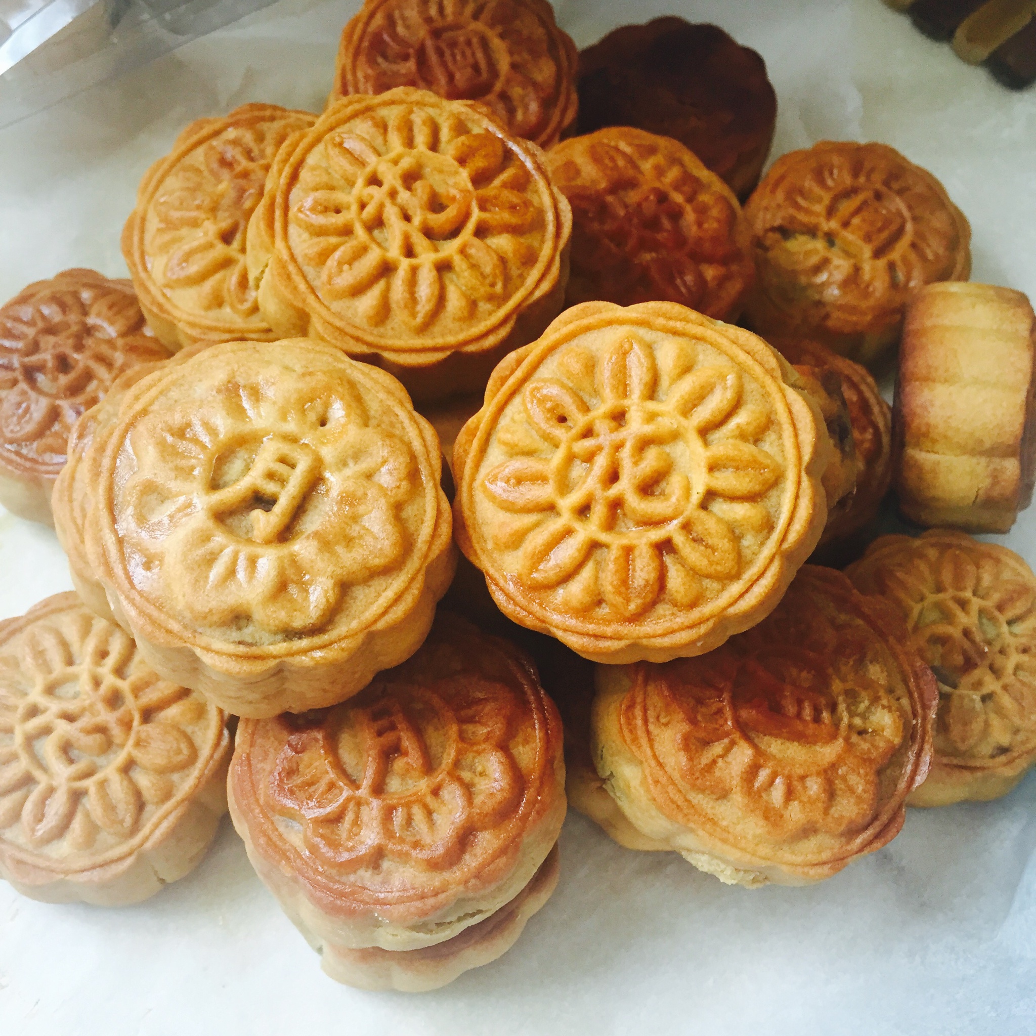 广式月饼—蛋黄莲蓉月饼