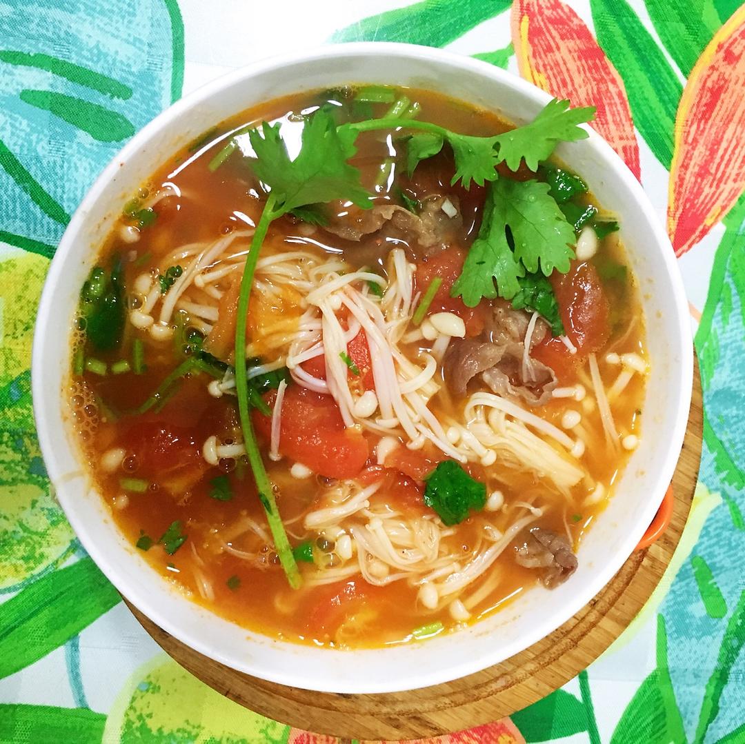 私家酸汤肥牛金针菇