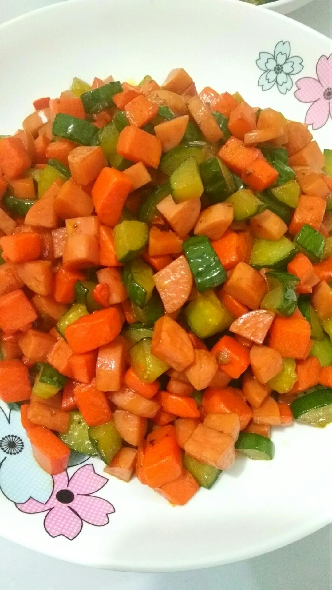 黄瓜胡萝卜火腿丁