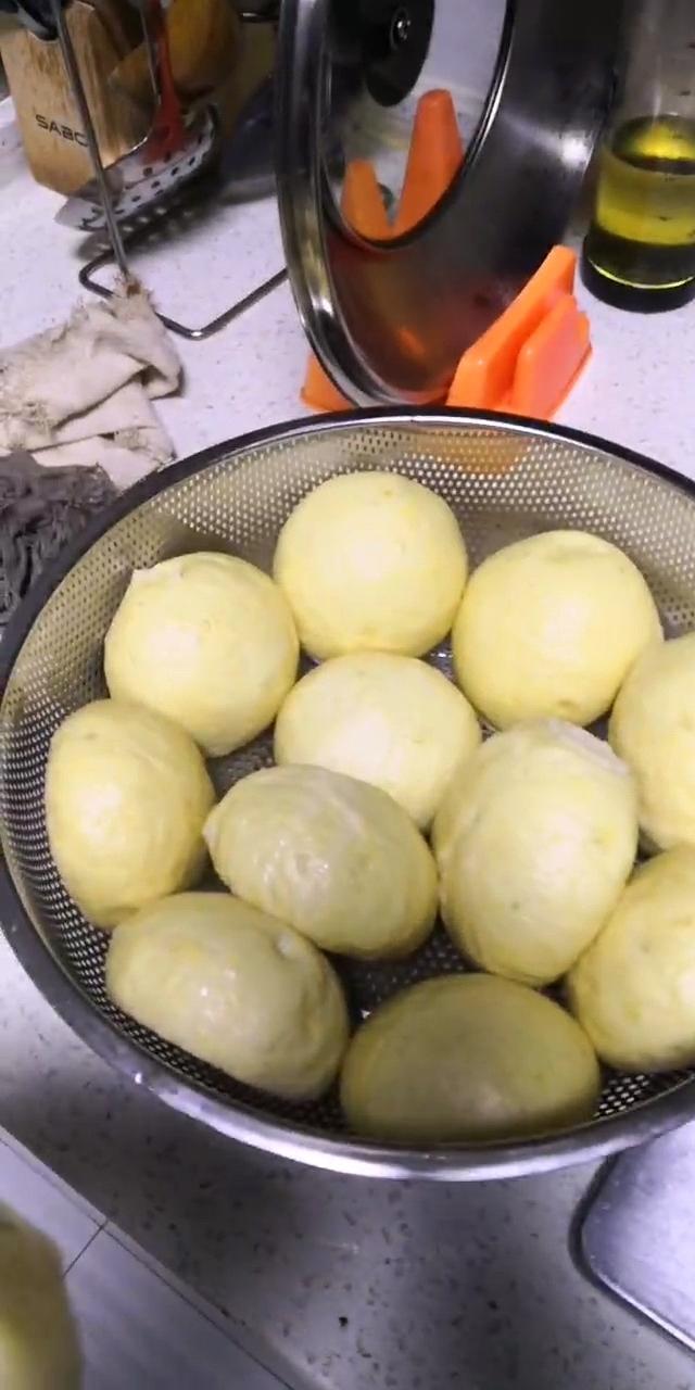 新手也可以--详解如何做出人见人爱、金黄的南瓜馒头