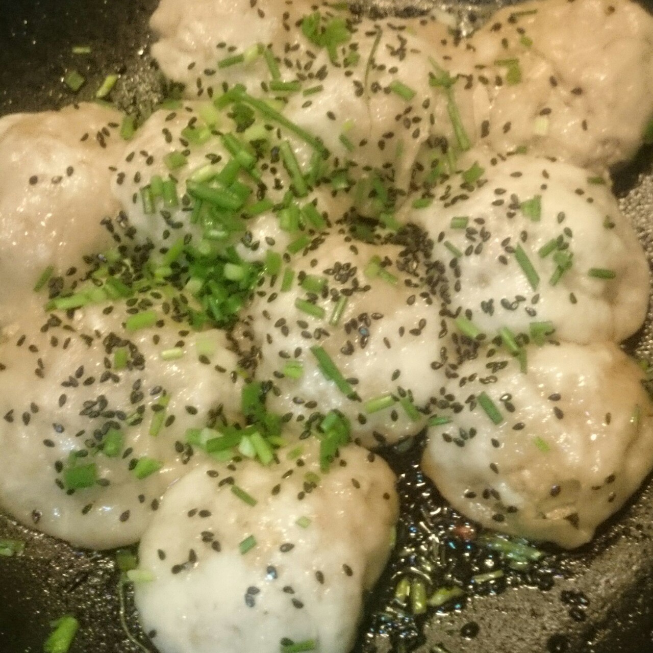 芝麻香葱虾仁生煎包