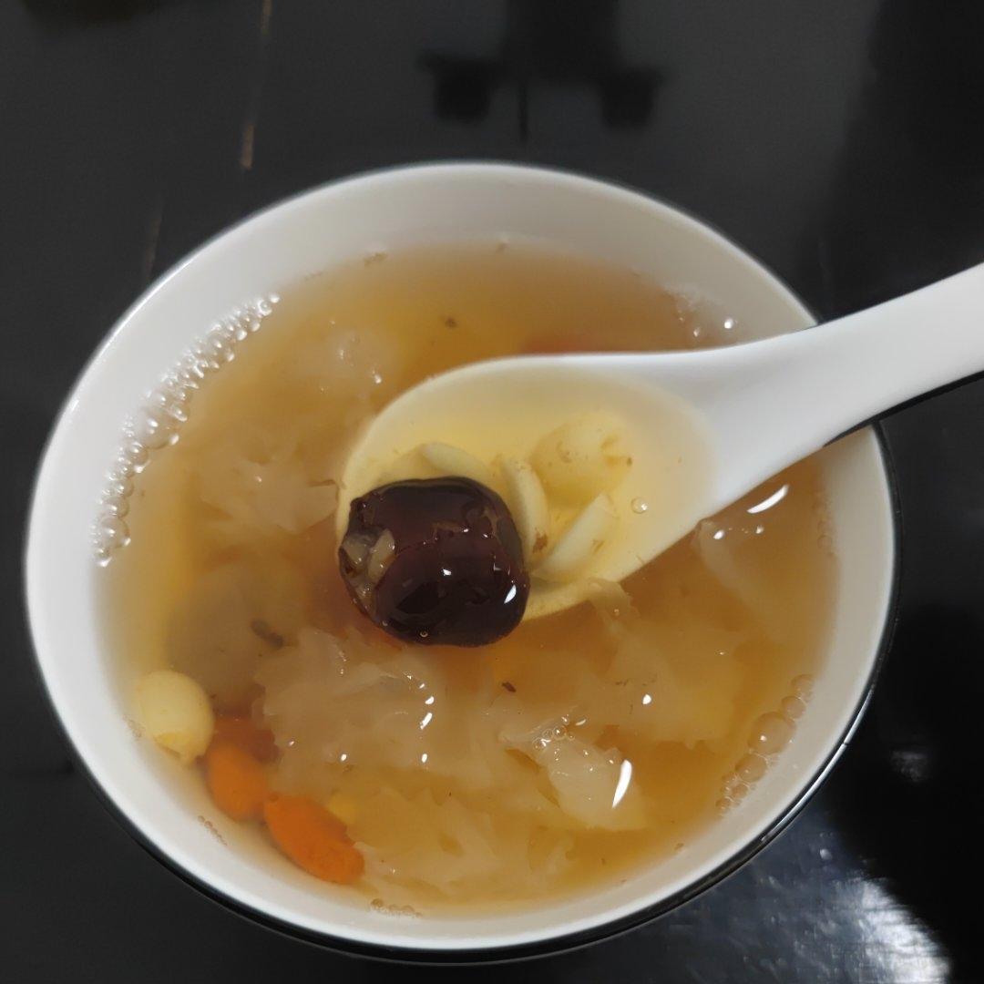 红枣银耳莲子羹