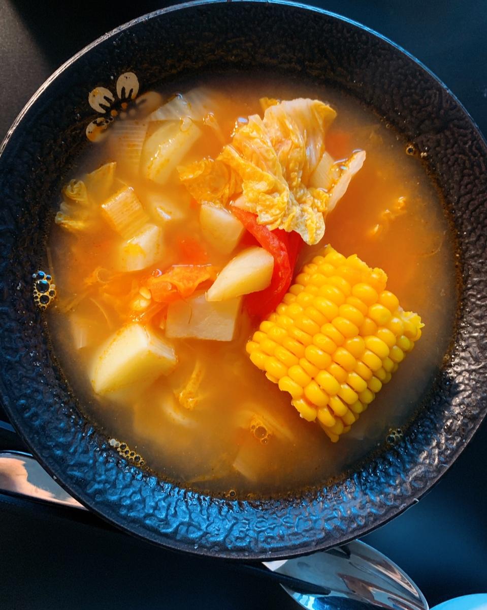 番茄土豆玉米排骨汤