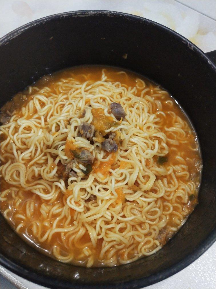 浓郁番茄牛肉面