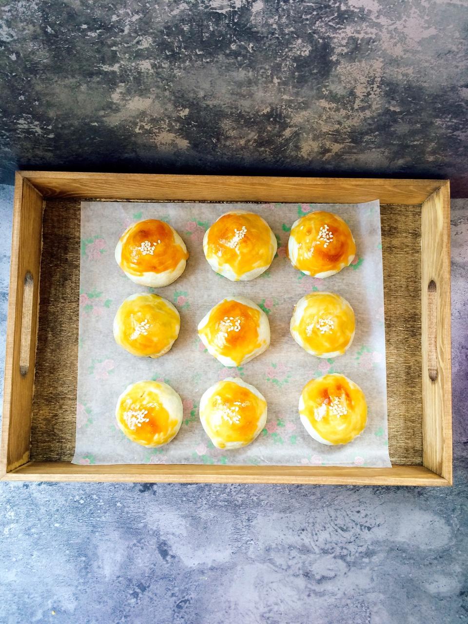 蛋黄酥 Danhuangsu