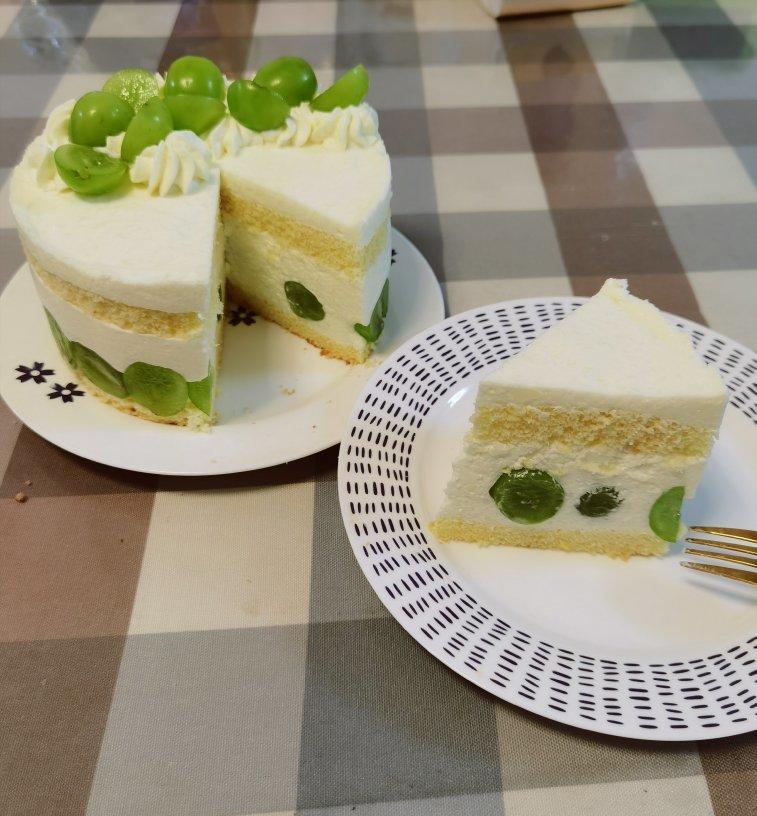 粥粥妹做的青柠青提慕斯蛋糕