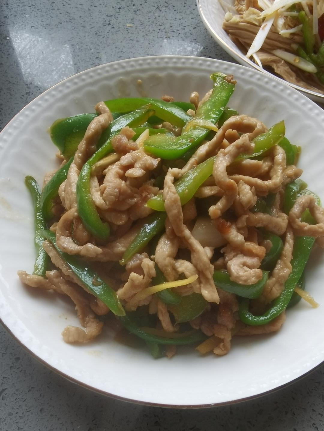 厨师长教你：“青椒肉丝”的正宗做法，色香味俱全