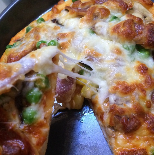 薄饼脆皮火腿pizza