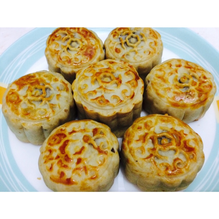 广式月饼－－蛋黄豆沙月饼