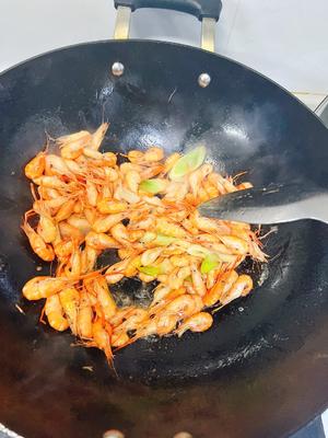 小炒河虾的做法 步骤4