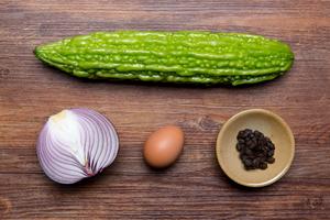 蔬食｜榨菜鸡丝胡萝卜&洋葱豆豉苦瓜蛋的做法 步骤8