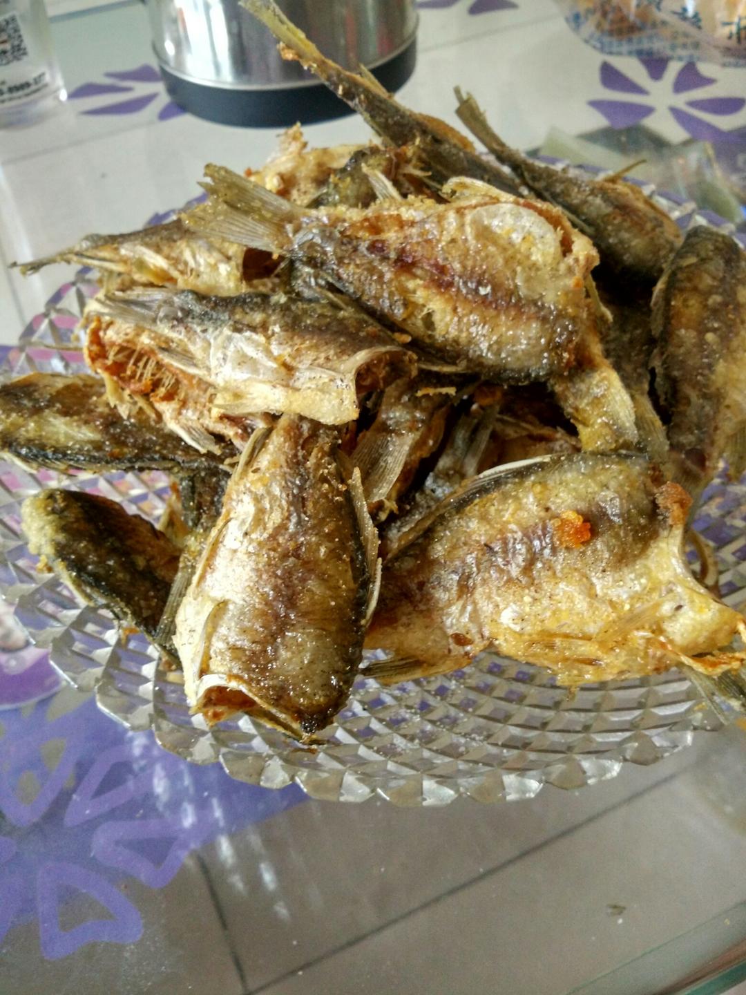 炸小鲫鱼