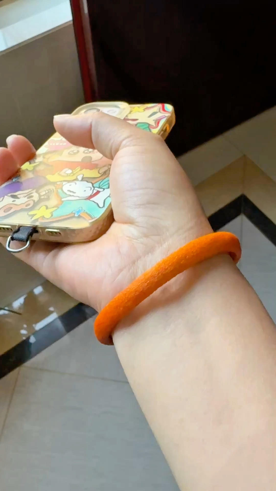 吃完的橙子皮把它做成手镯，这也太漂亮了