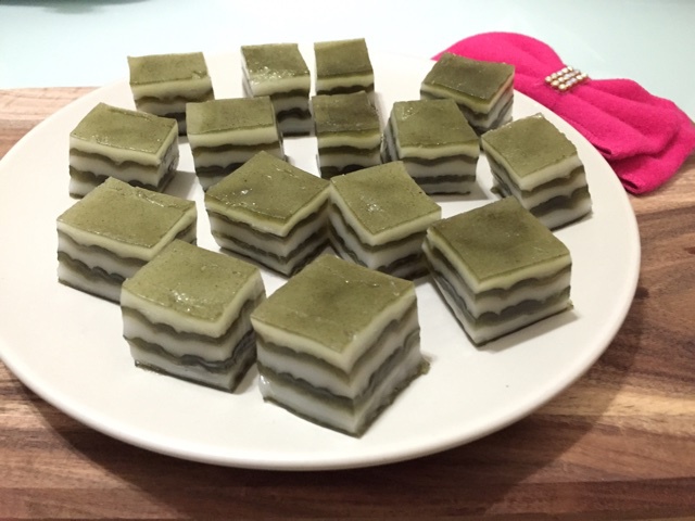 雨夜烟花做的抹茶椰汁糕