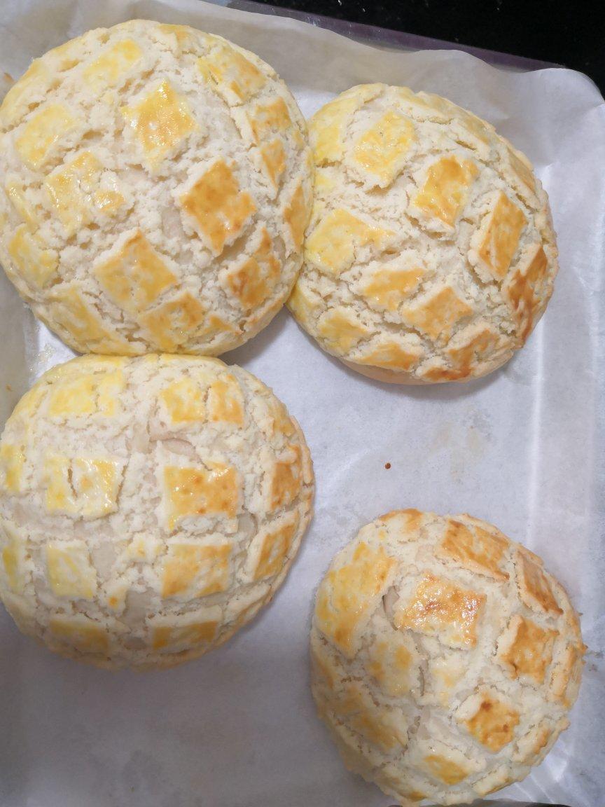 好吃到炸裂的港式菠萝包（附带制作酥皮的小视频）