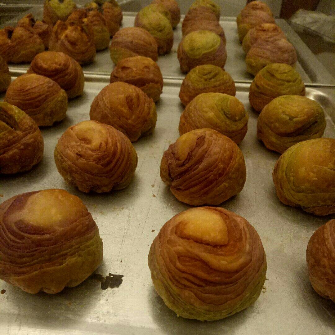 彩虹渐变蛋黄酥（无需揉出膜）