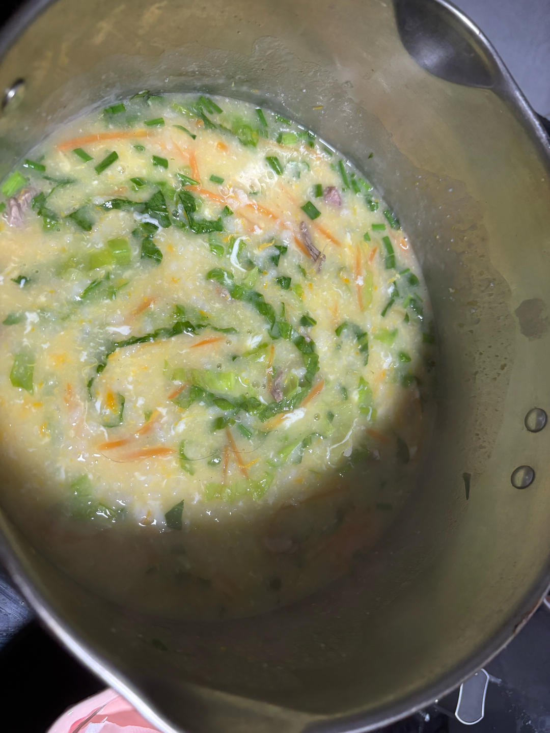 窝蛋牛肉粥(生滚牛肉粥)