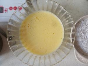 普通面粉都可以做的电压力锅蛋糕，低油少糖版的的做法 步骤1