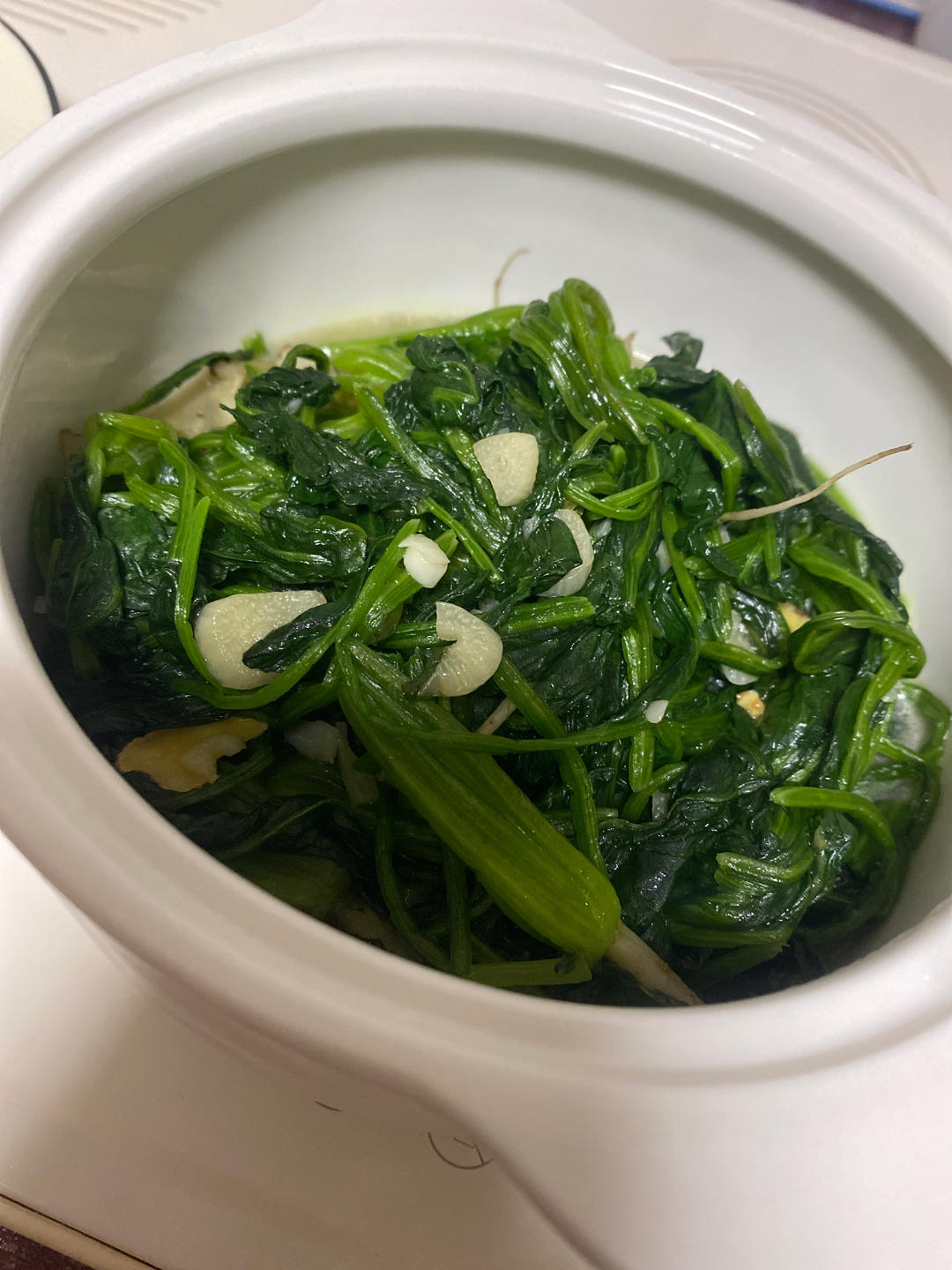 不涩口又嫩的清炒菠菜