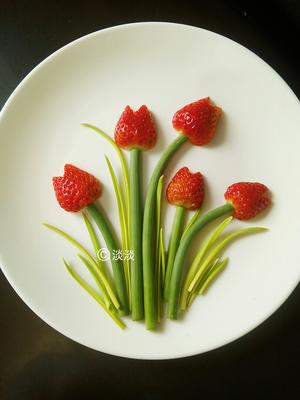 郁金香/简易草莓盘饰的做法 步骤3