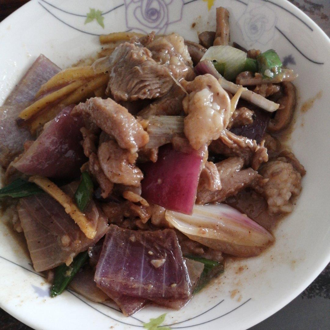 洋葱炒羊腿肉-用这个方法炒羊肉，无膻味还不柴，做出来的羊肉又鲜又嫩