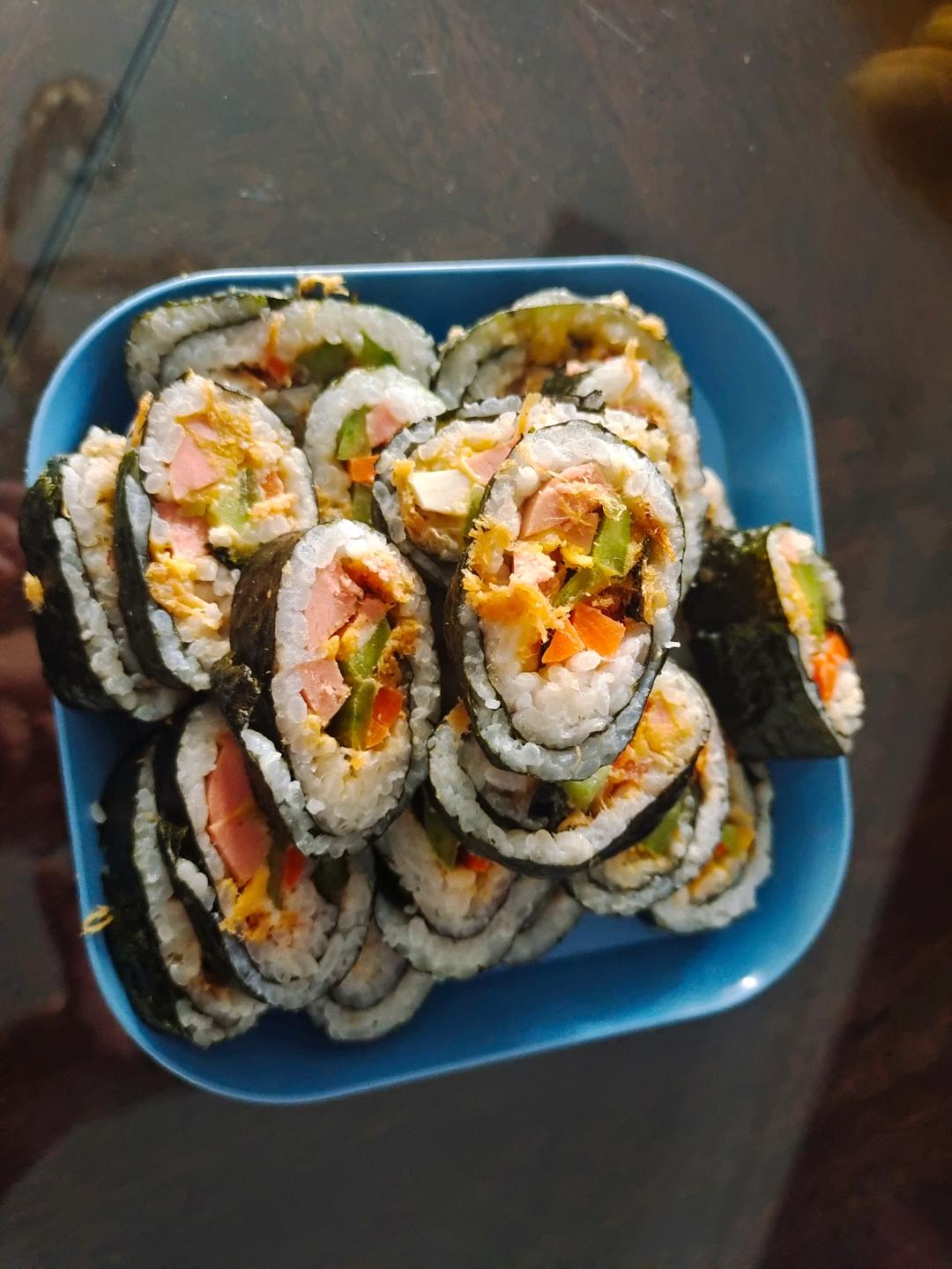 紫菜包饭（蛋黄肉松寿司卷）孩子们非常喜欢的一种食物🥰孩子喜欢的😋当妈的都会🤦‍♀️
