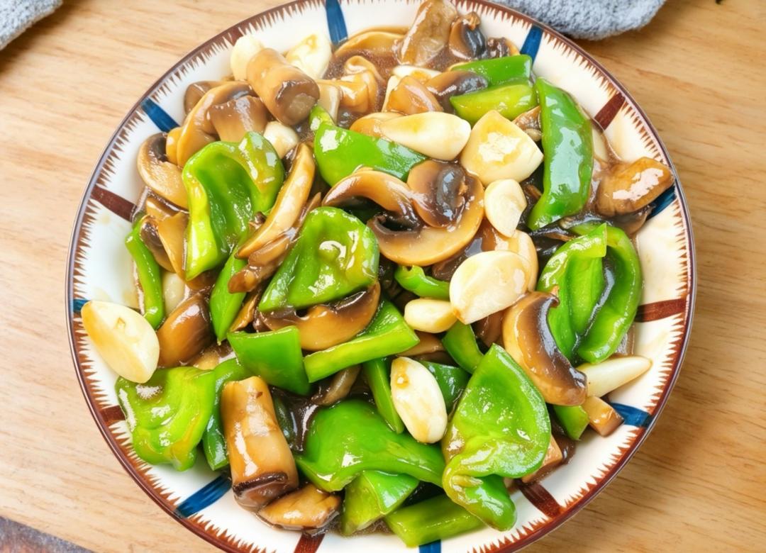素菜天花板！蒜香青椒口蘑，鲜到舔盘，减脂闭眼冲🍄