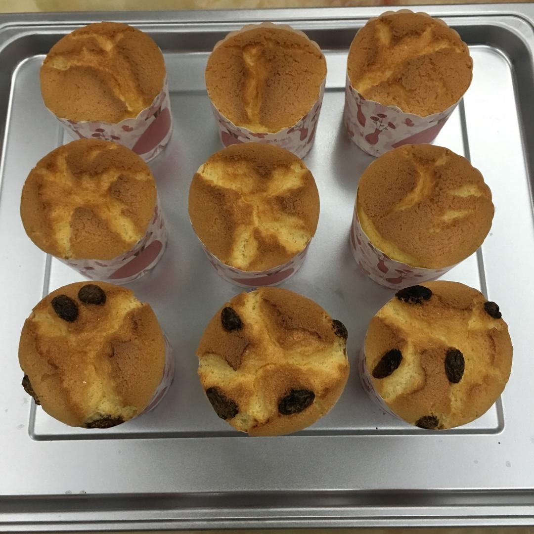 软绵绵戚风纸杯蛋糕