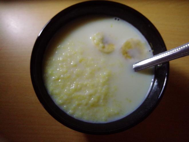 牛奶香蕉小米粥的做法