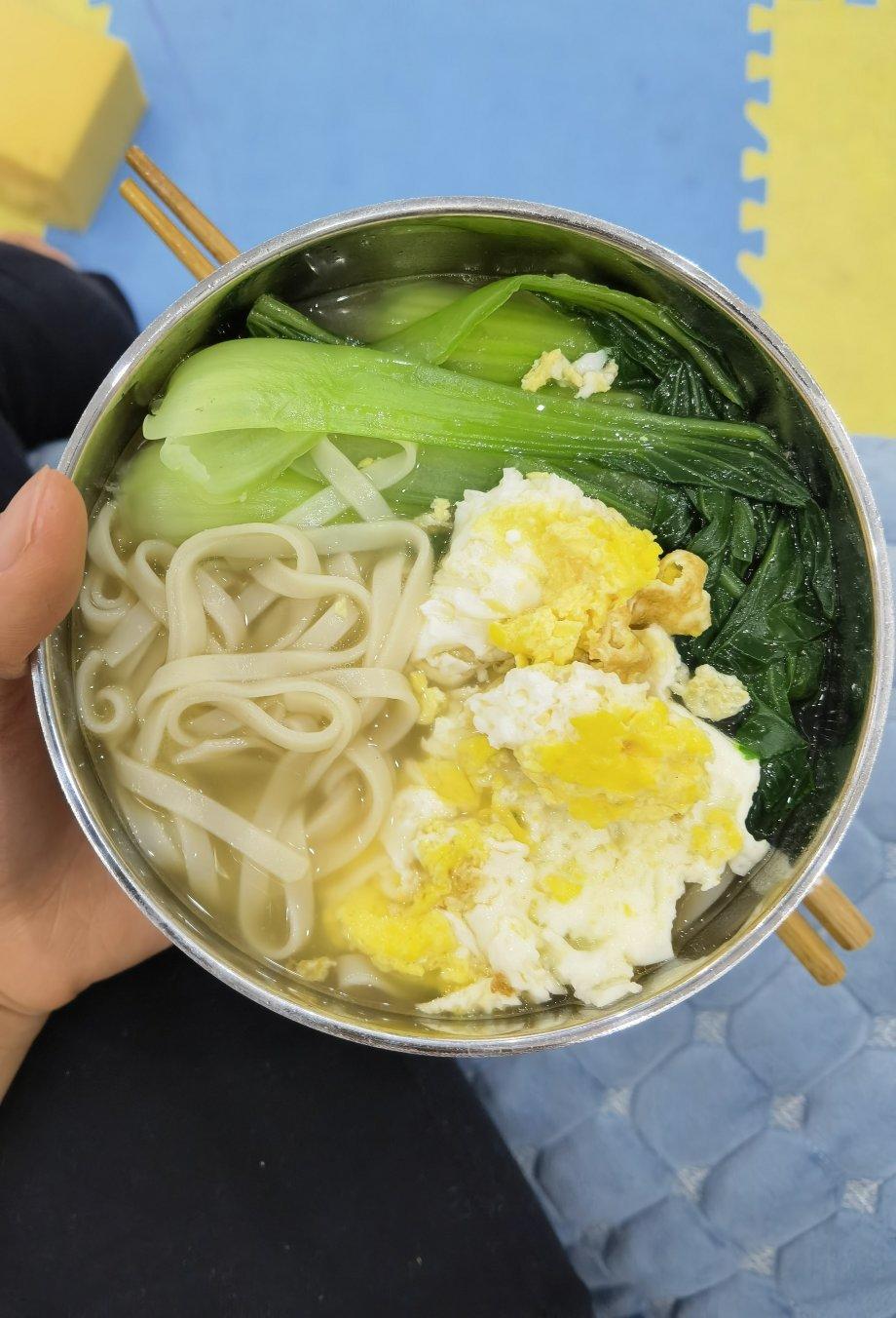 早餐🥣超快手清汤面｜简单又朴素～